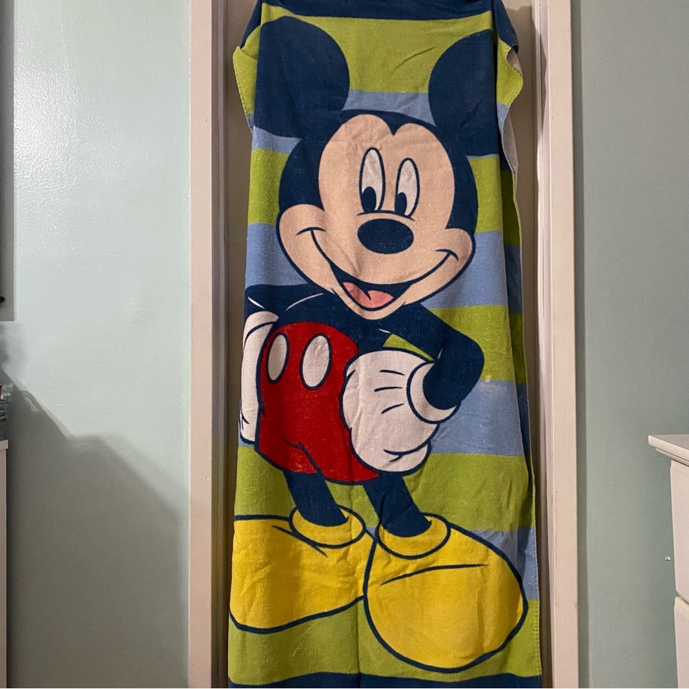 disney green and blue classic mickey mouse towel EUC